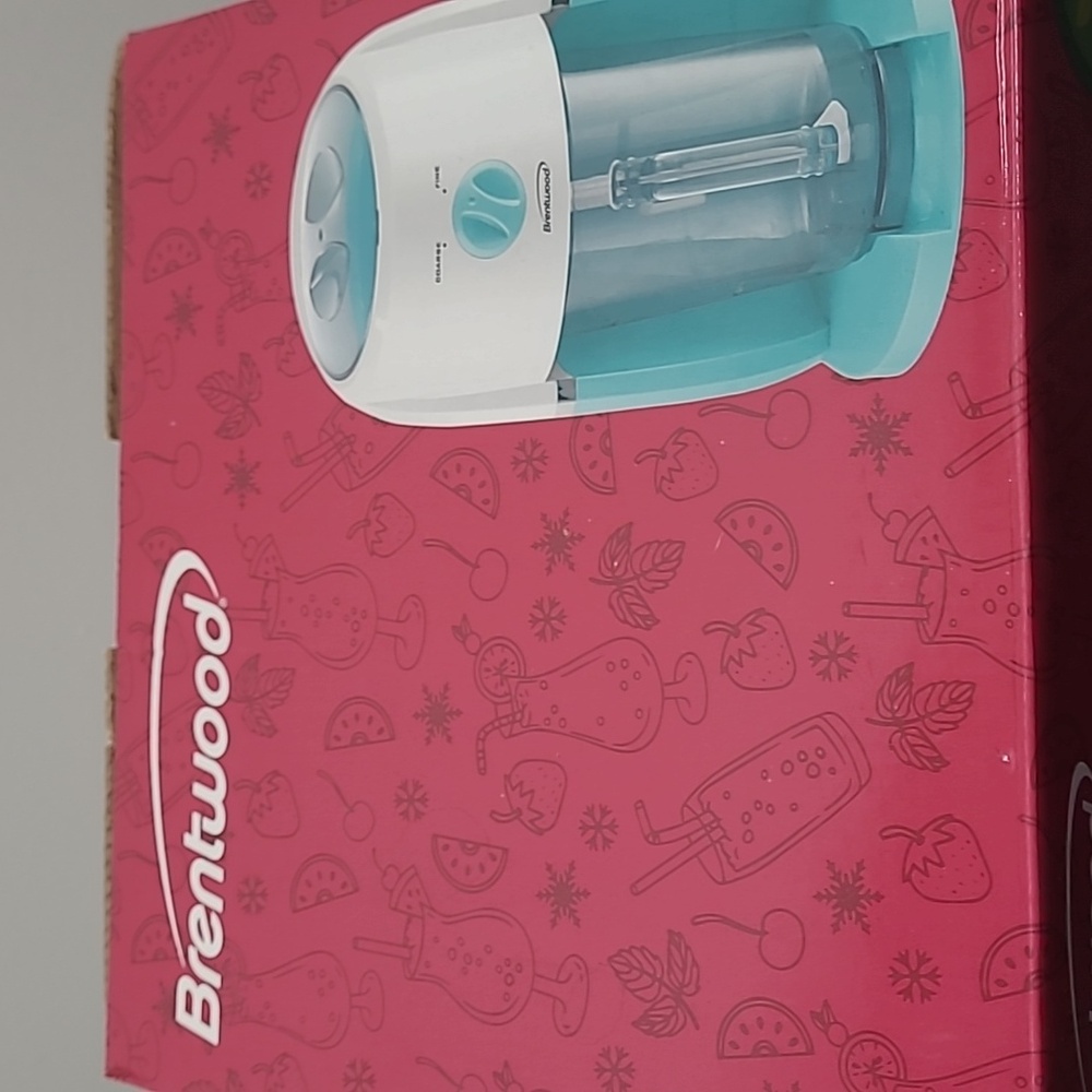 Brentwood Frozen Drink Machine - Picture 6 of 10